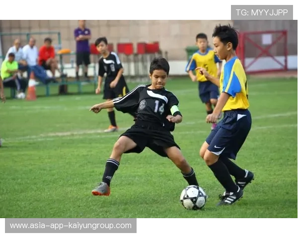 足球训练是否存在重复训练和资源浪费问题，足球反复冲刺训练