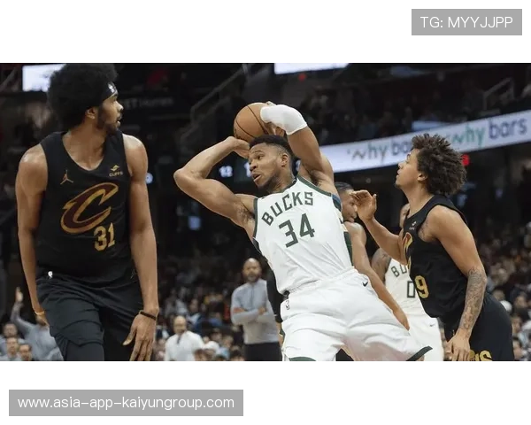 雄鹿防守端发力，字母哥展现全面统治，雄鹿担心字母哥伤势